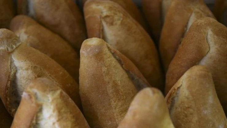 Savaş vatandaşın ekmeğine kan doğradı... Ekmek fiyatları zirvede...
