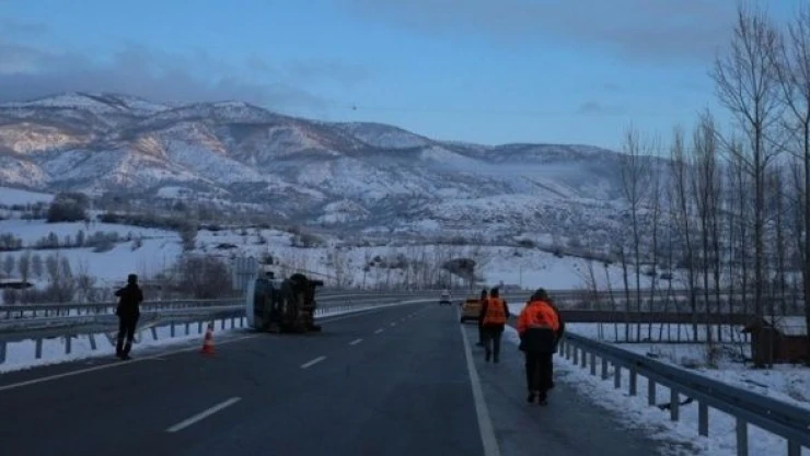 Tokat'ta servis aracı devrildi: Bir asker şehit oldu, 3 asker yaralandı