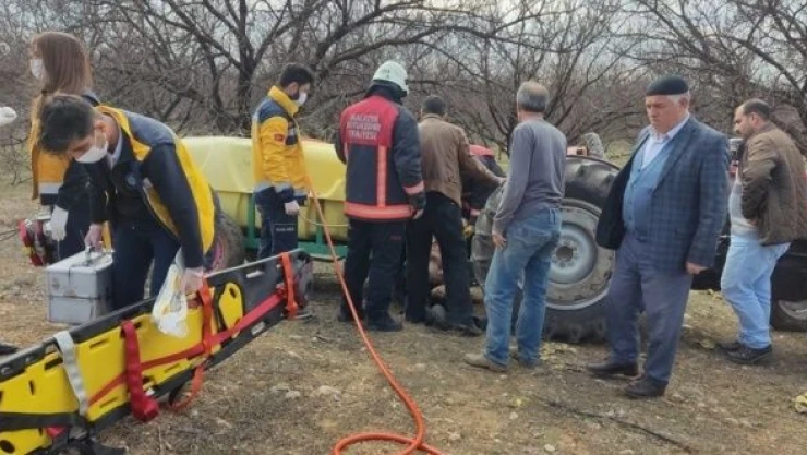 Traktörün şaft miline kapıldı feci şekilde can verdi