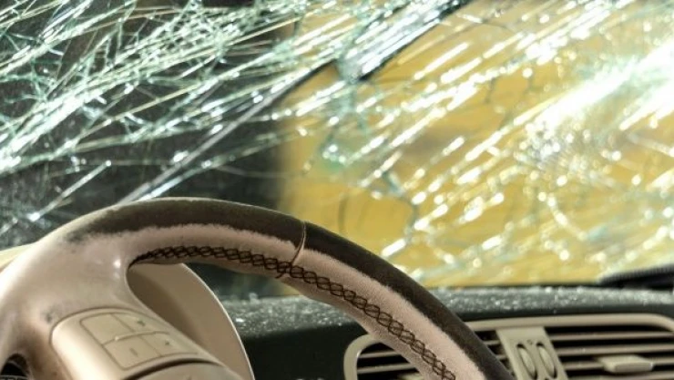 Hakkari'de de sağanak yağış otomobil devirdi