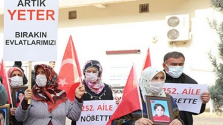 Hakkari'de evlat nöbeti devam ediyor