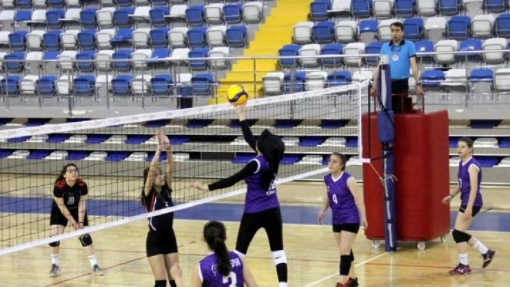 Voleybol yıldız kızlar Malatya grup müsabakaları tamamlandı