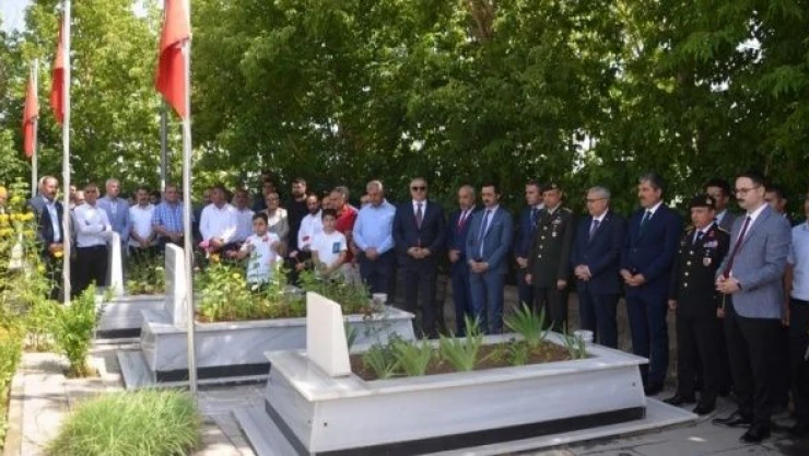 4 ilde şehitlerin kabirleri ziyaret edildi