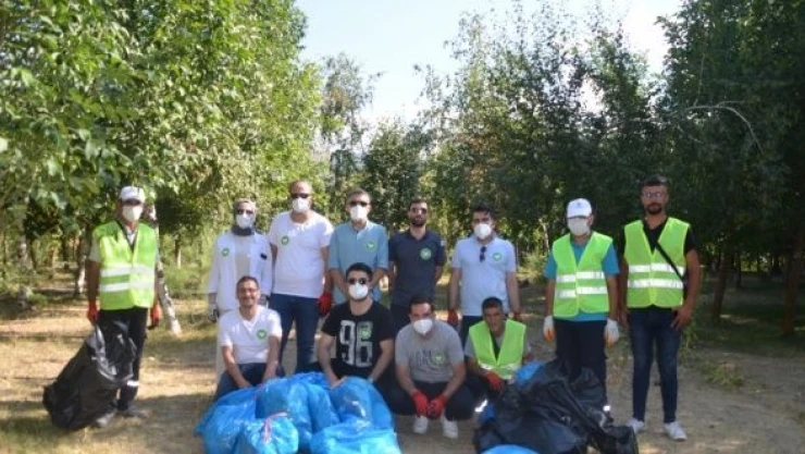 Ahbap gönüllüleri Muş'ta çevre temizliği yaptı