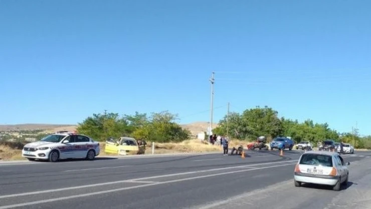 Elazığ'da feci kaza :Traktör ikiye ayrıldı