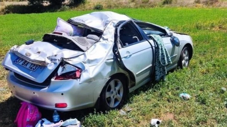 Erzincan'da otomobil şarampole devrildi