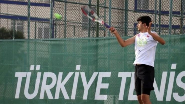 Geleneksel 2. Ağrı Dağı Tenis Turnuvası devam ediyor