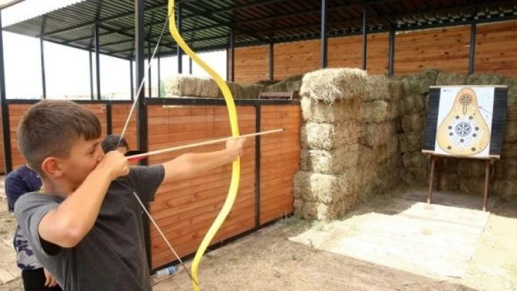 Malazgirt Zaferi'nin  yıl dönümünde  ilk kez  ok atma deneyimi yaşadılar