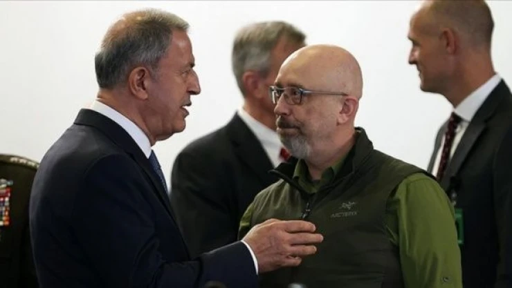 Bakan Akar, Ukrayna Savunma Bakanı Reznikov ile  görüştü
