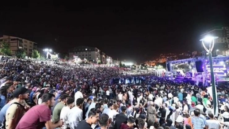 Muş'ta Ɖ. Geleneksel Sünnet Şöleni'ne Manuş Baba damga vurdu!