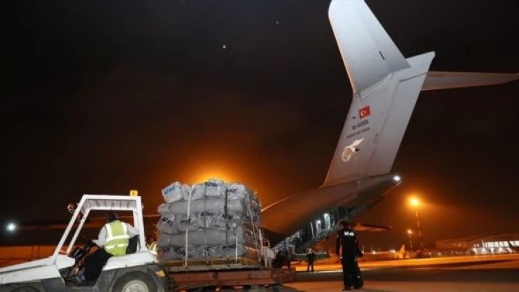 Türkiye'nin yardım malzemelerini taşıyan uçaklar Pakistan'a ulaştı