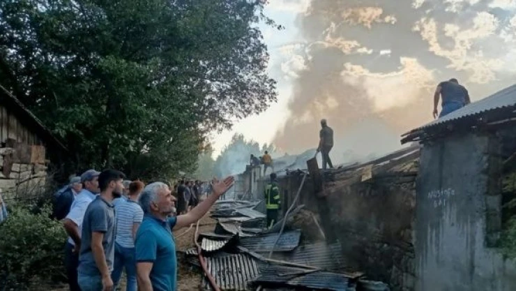 Bingöl'de ahırlar küle döndü