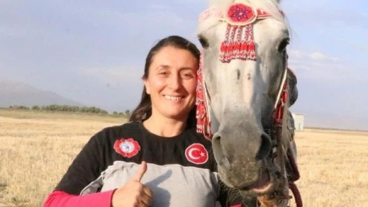 Erzurumlu Ayşe öğretmen Atlı Okçuluk Türkiye Şampiyonasına hazırlanıyor