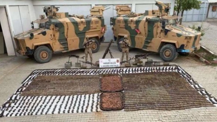 Hakkari'de, PKK'nın cephaneliği ele geçirildi
