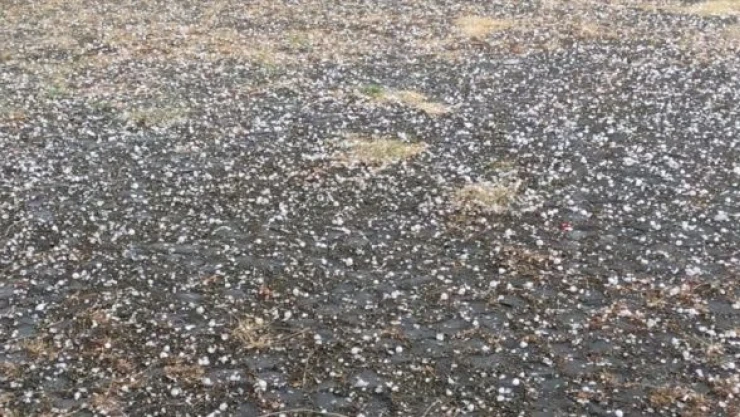 Dolu yağışı Kars'ı vurdu