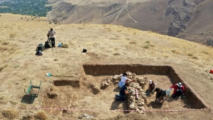 Kef Kalesi'nde 2 bin 700 yıllık odalar tespit edildi