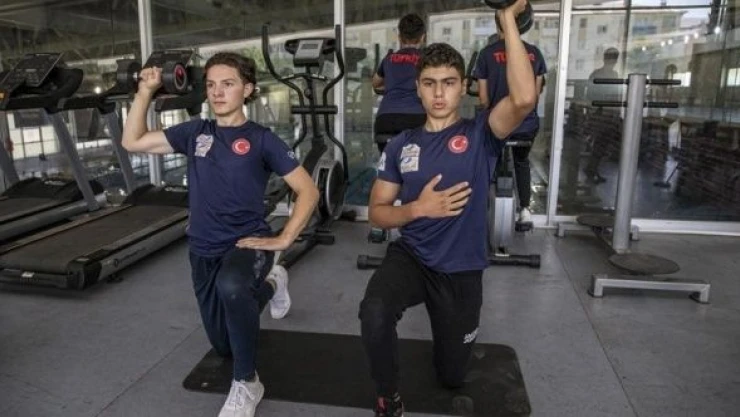 Milli snowboardcular Erzurum'da güç topluyor