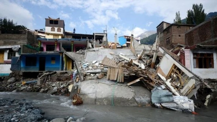 Pakistan'da ölü sayısı bin 396'ya çıktı