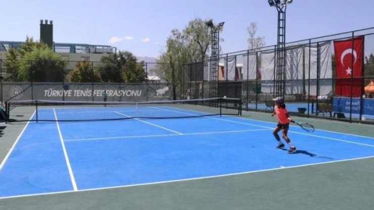 Uluslararası Erzincan Ergan Cup Tenis Turnuvası başladı