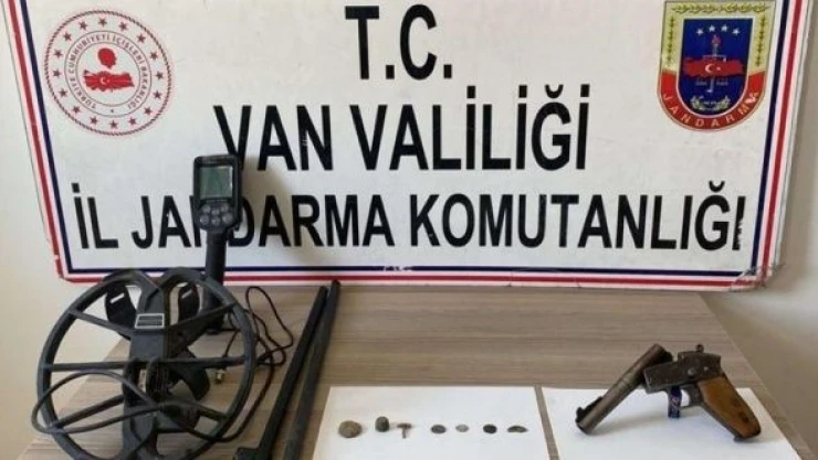 Van'da internetten tarihi eserleri satışa sundular!