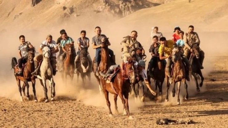 Van'daki Kırgız Türkleri ülkelerinin 31'inci bağımsızlık yıl dönümünü böyle kutladı