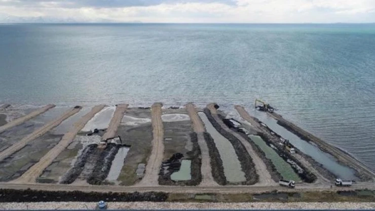 Van Gölü balçık ve çamurdan arındırılıyor