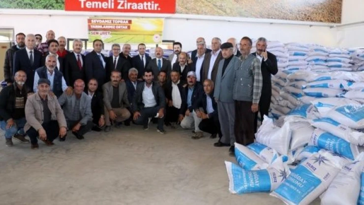 Ağrı'da bin 60 çiftçiye buğday tohumu dağıtıldı