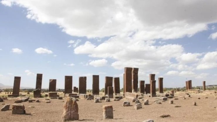 Ahlat'ta Türk büyüklerinin mezarlarının tespiti için  çalışmalar başlatıldı
