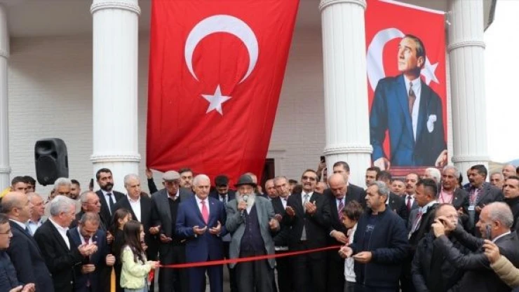 AK Parti Genel Başkanvekili Yıldırım: &quotErzincan'da ve Refahiye'de bizim aramızda ayrı gayrı yok."