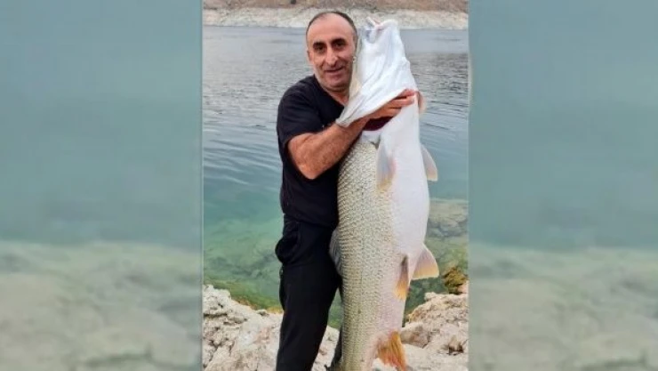 Amatör balıkçı oltasına  1,5 metre turna balığı takıldı