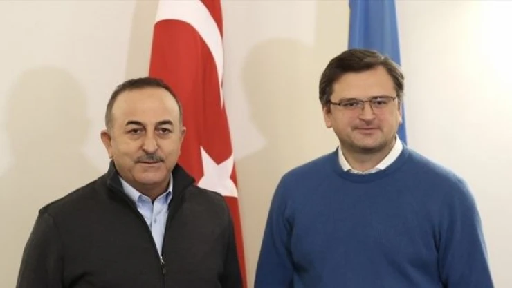 Bakan Çavuşoğlu Ukraynalı mevkidaşı Kuleba ile telefonda görüştü