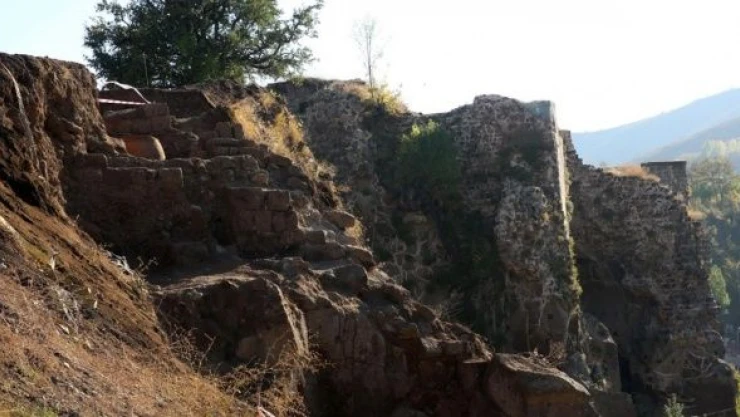 Bitlis Kalesi'nin kuzey surları restore ediliyor