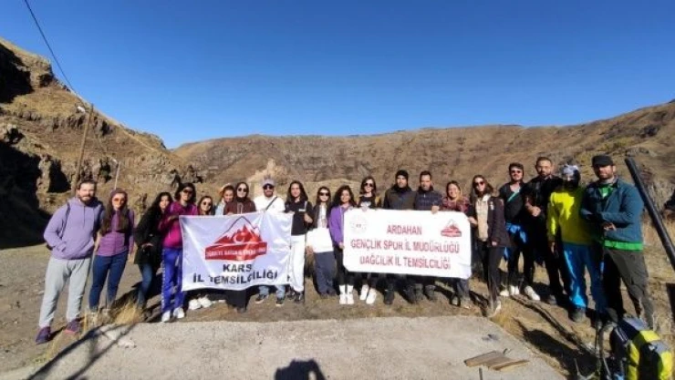 Dağcılar Ardahan'da 'Şeytan Kalesi'ne yürüdü