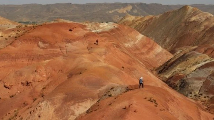 Doğaseverler Iğdır'daki Gökkuşağı Tepelerine akın ediyor