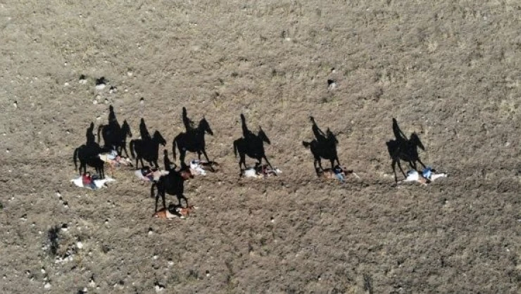 Doğaseverler Pülümür Vadisi'ni atlı turlarla keşfediyor