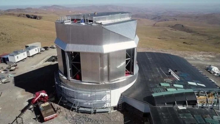 Doğu Anadolu Gözlemevi'nde teleskop aynanın montajı başladı