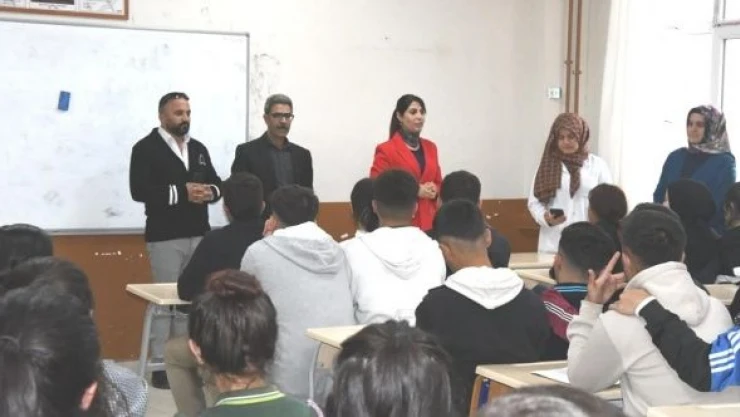 Doğubayazıt Belediyesi öğrencilere deneme sınavı düzenledi