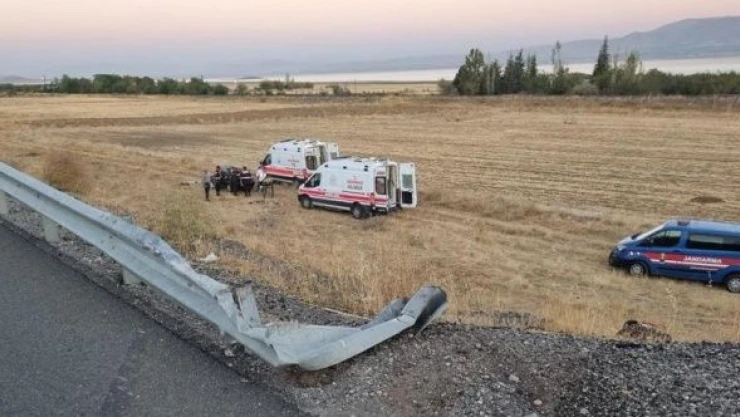 Elazığ'da otomobil devrildi: Ölü ve yaralılar var!