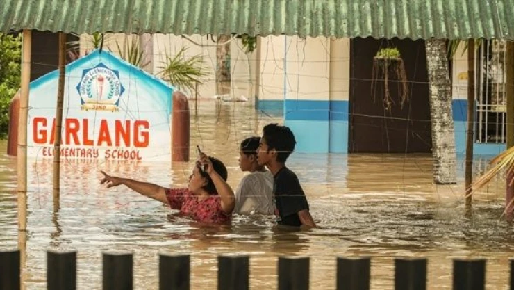 Filipinler'de sel 47 can aldı