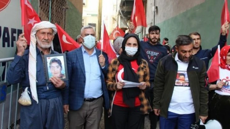 Hakkari'de evlat nöbeti devam ediyor