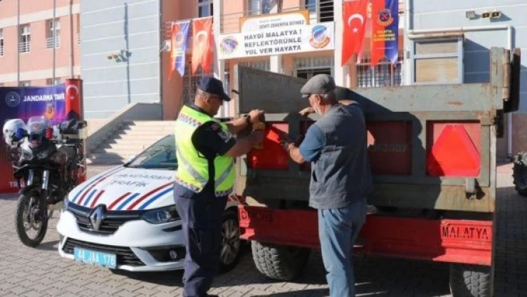Malatya'da reflektörünle yol ver hayata etkinliği yapıldı