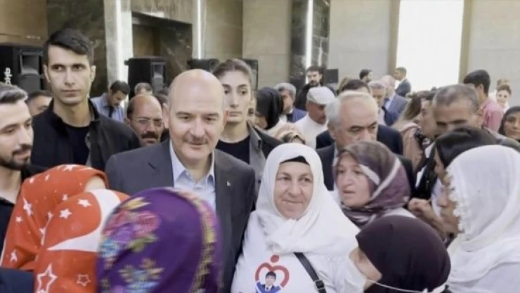 Bakan Soylu, Diyarbakır anneleri ile bir araya geldi