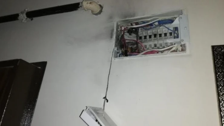 Kars'ta  4 eve yıldırım isabet etti!