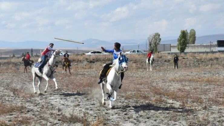Kars'ta cirit dostluk maçı yapıldı