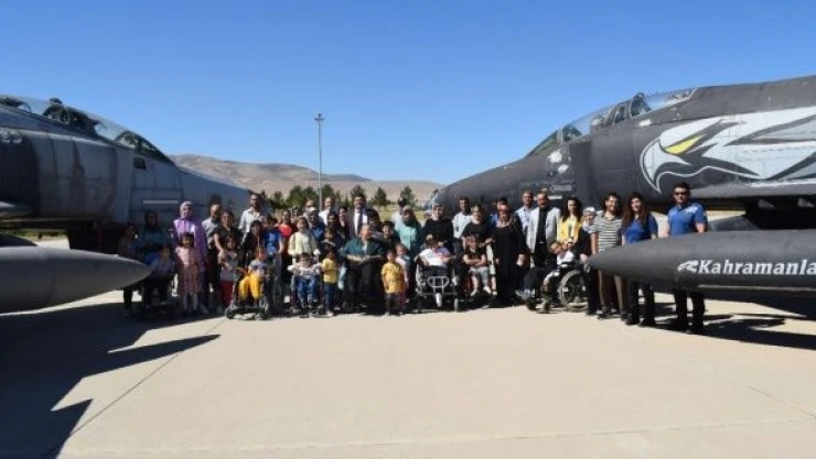 Malatya'da engelliler havaalanı ve tren garını gezdi