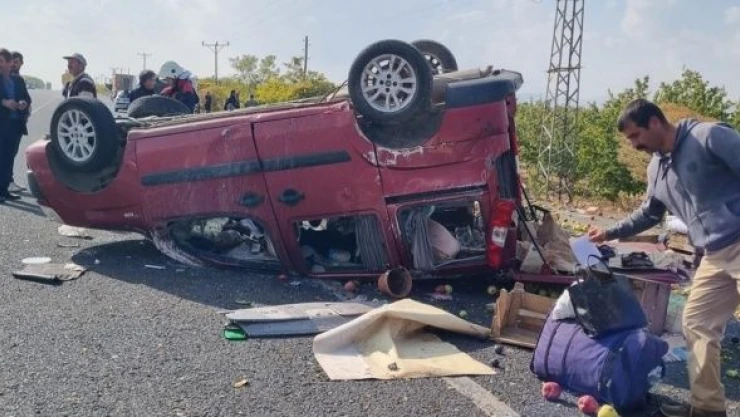 Malatya'da feci kaza:  hafif ticari araç takla attı