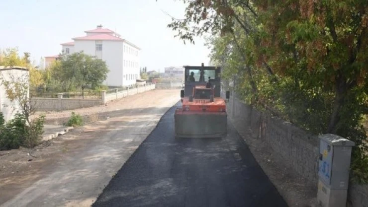 Muş'ta asfalt çalışmaları devam ediyor