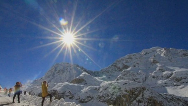 Sonbahar ve kışın bir arada yaşandığı Bahçesaray görenleri büyülüyor