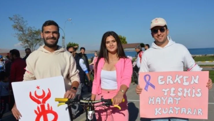 Tatvan'da meme kanserine dikkati çekmek için pedal çevirdiler