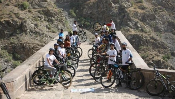 Van'da doğaseverlerden bisiklet turu !